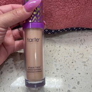 Tarte shape tape concealer In shade light neutral